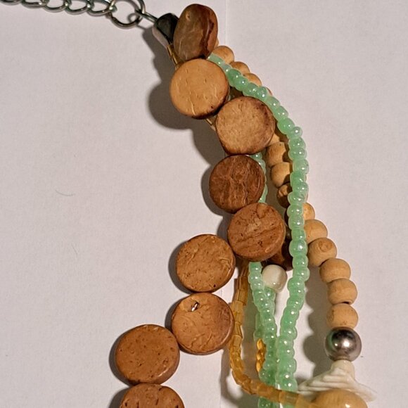 Green beaded necklace with wood beads with a metal clasp funky chunky large bead - Picture 5 of 7